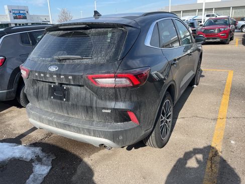 Used 2025 Ford Escape SE image 13