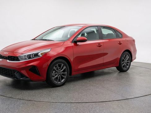 Used 2024 Kia Forte LXS image 3