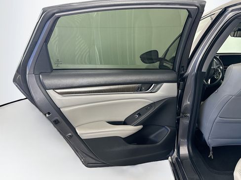 Used 2019 Honda Accord Touring image 28