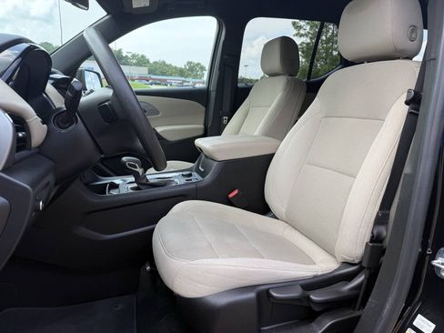 Used 2023 Chevrolet Traverse LS w/ Safety Package FWD image 9