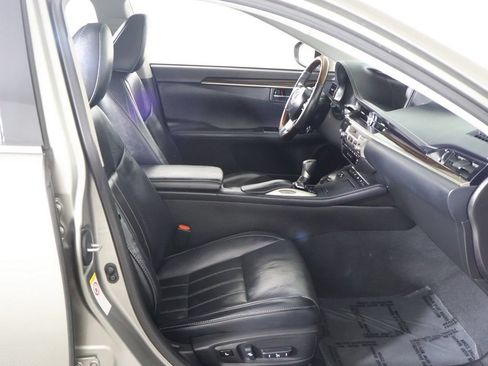 Used 2017 Lexus ES 350 w/ Luxury Package FWD image 29