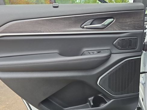 New 2025 Jeep Grand Cherokee L Limited w/ Luxury Tech Group II image 26