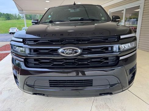 Used 2024 Ford Expedition Limited AWD/4WD image 12