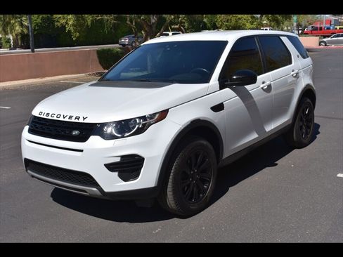 Used 2019 Land Rover Discovery Sport SE image 3
