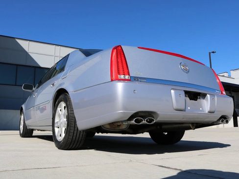 Used 2006 Cadillac DTS Performance image 28