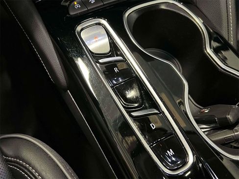 Used 2022 Buick Envision Avenir w/ Technology Package II image 32