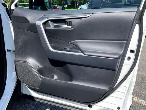 Used 2025 Toyota RAV4 XLE AWD/4WD image 12