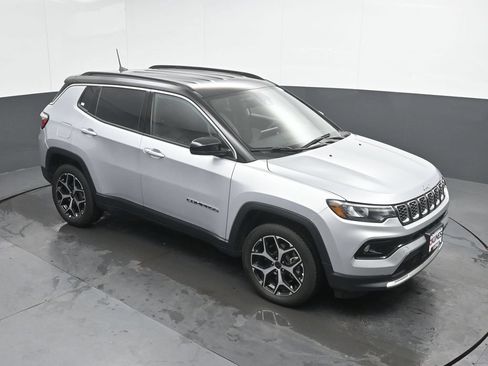 Used 2025 Jeep Compass Limited AWD/4WD image 35