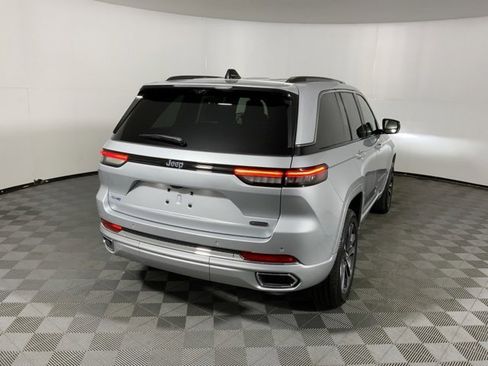 Used 2024 Jeep Grand Cherokee Overland w/ Luxury Tech Group IV image 8