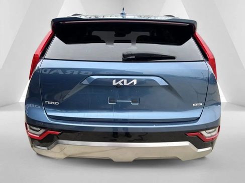 Used 2023 Kia Niro SX Touring FWD image 6