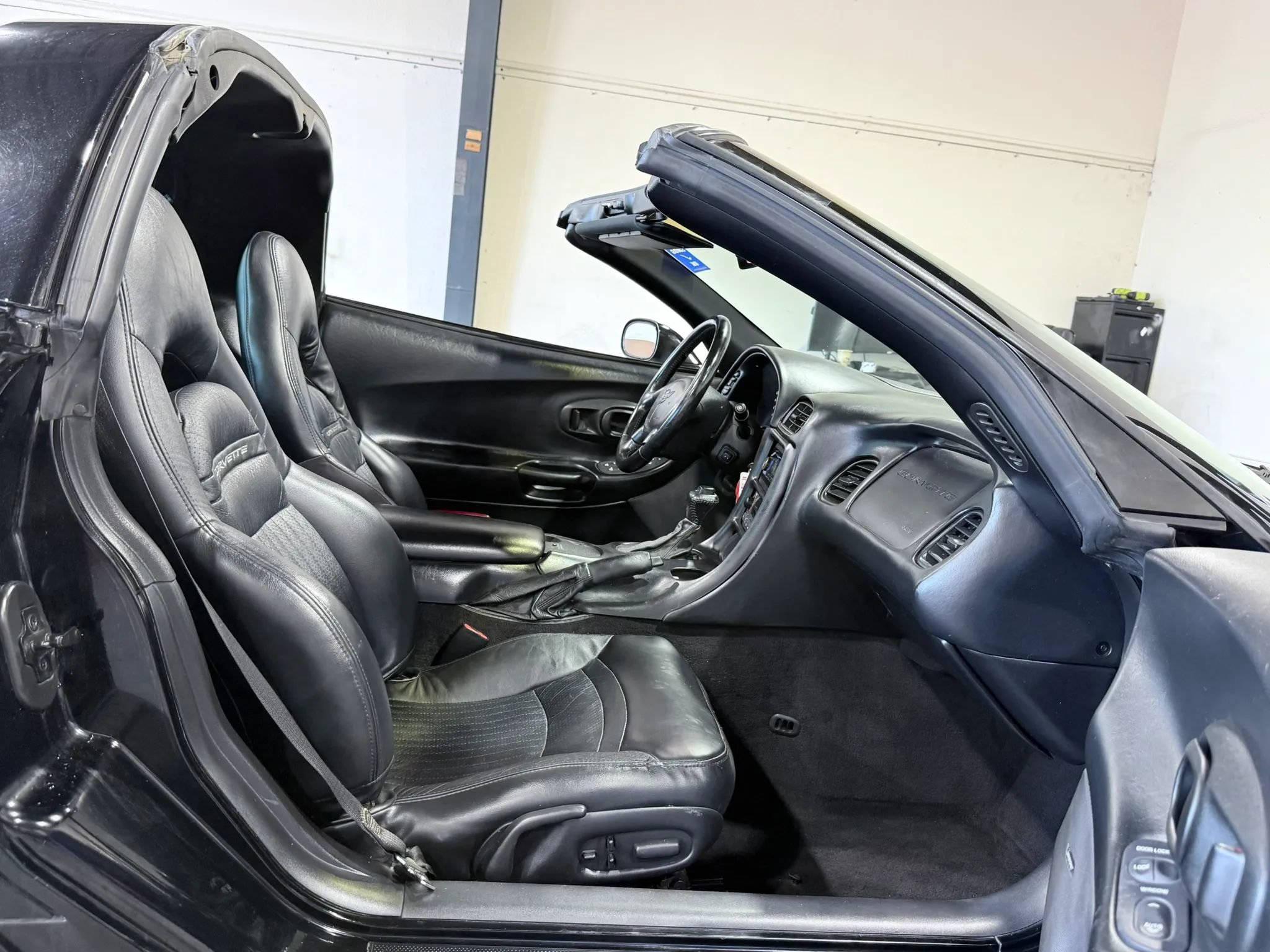 Used 2002 Chevrolet Corvette Coupe w/ Preferred Equipment Group2 RWD image 15