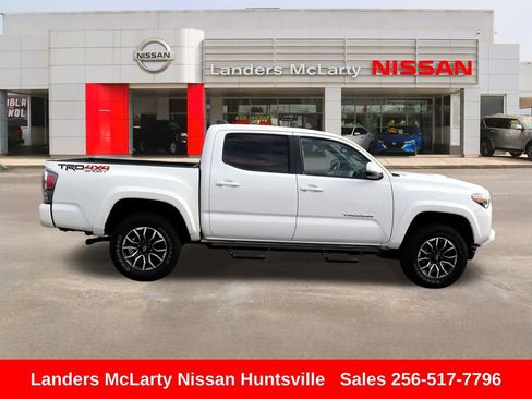 Used 2020 Toyota Tacoma TRD Sport image 3