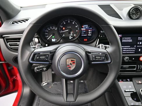 Certified 2025 Porsche Macan AWD/4WD image 11