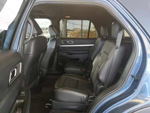 Used 2018 Ford Explorer XLT w/ Equipment Group 202A AWD/4WD image 15