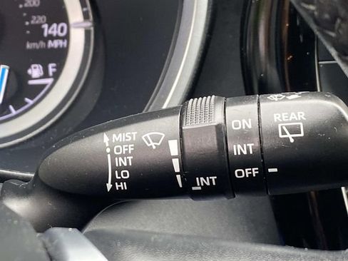 Used 2020 Toyota Highlander XLE image 16