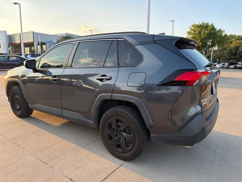 Used 2019 Toyota RAV4 LE FWD image 4