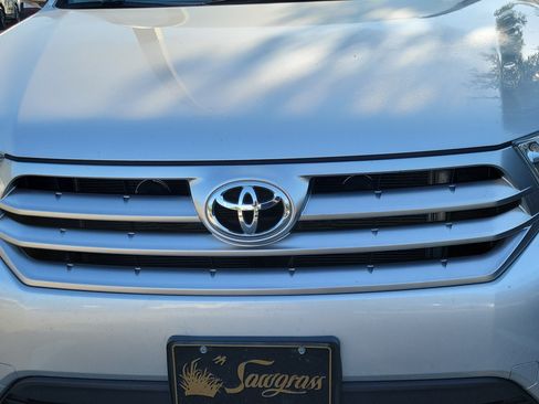 Used 2012 Toyota Highlander Limited w/ Tow Pkg AWD/4WD image 5