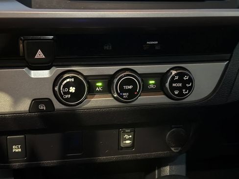 Used 2016 Toyota Tacoma SR5 w/ SR5 Appearance Package (SN) RWD image 24