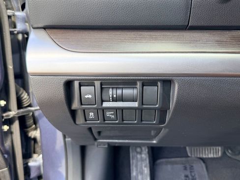 Used 2017 Subaru Legacy 3.6R Limited image 31