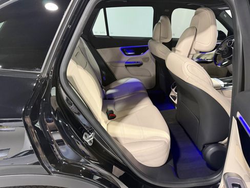 Used 2024 Mercedes-Benz GLC 300 4MATIC image 37