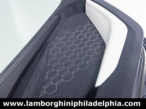 Used 2025 Lamborghini Revuelto image 37