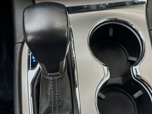 Used 2020 Jeep Grand Cherokee Overland image 16