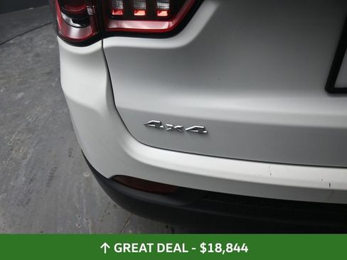 Used 2024 Jeep Compass Latitude image 20