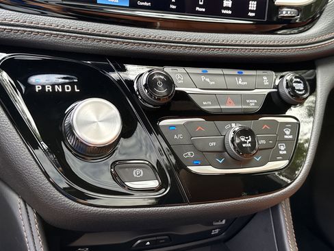 New 2026 Chrysler Pacifica Pinnacle image 35