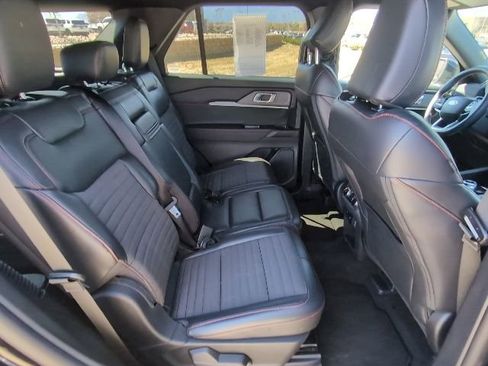 Used 2025 Ford Explorer ST-Line w/ ST-Line Street Pack AWD/4WD image 29