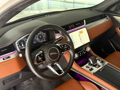 Used 2024 Jaguar F-PACE R-Dynamic S image 4