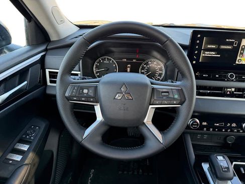 New 2026 Mitsubishi Outlander SE image 12