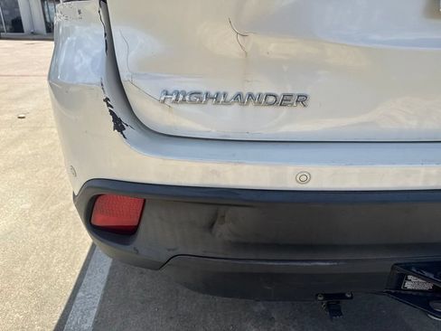 Used 2016 Toyota Highlander Limited Platinum AWD/4WD image 10
