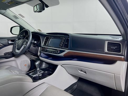 Used 2016 Toyota Highlander Limited image 29
