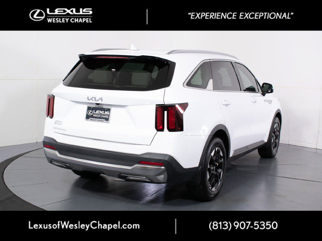 Used 2025 Kia Sorento S FWD image 4