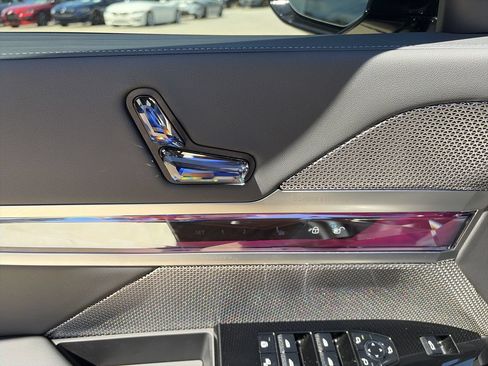 Used 2025 BMW i7 eDrive50 w/ Executive Package RWD image 15