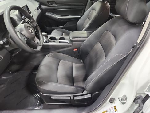 Used 2024 Nissan Altima 2.5 S FWD image 9