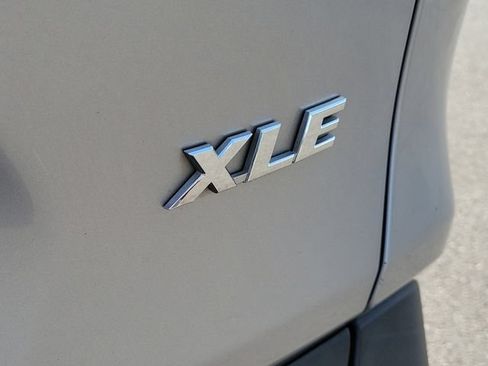 Used 2021 Toyota RAV4 XLE FWD image 15