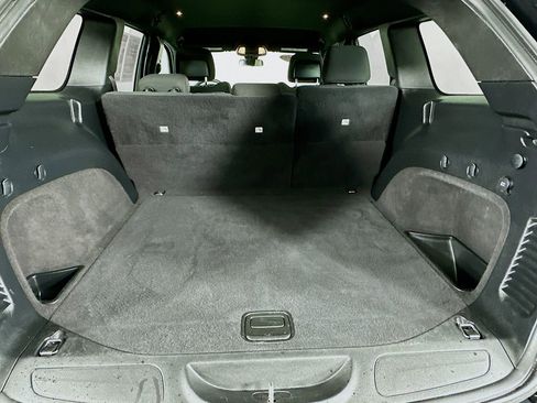 Used 2019 Jeep Grand Cherokee Laredo image 32