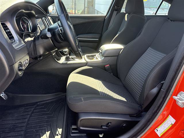 Used 2023 Dodge Charger R/T w/ Technology Group RWD image 4