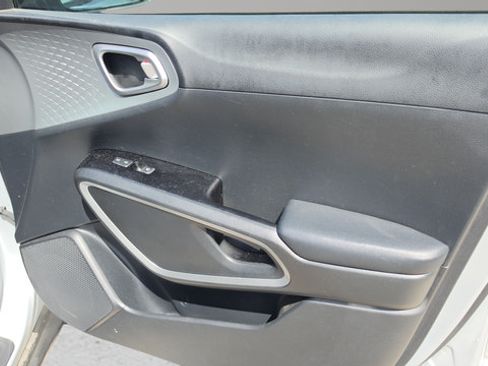 Used 2021 Kia Soul LX FWD image 27