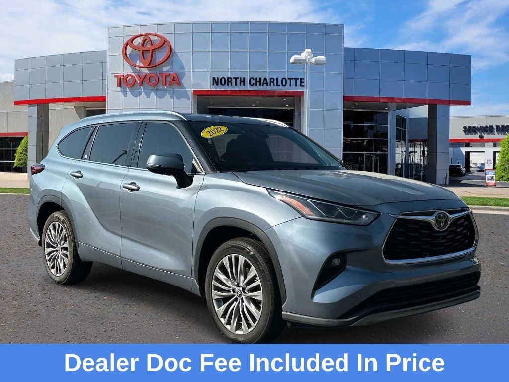 Used 2022 Toyota Highlander Platinum FWD image 1