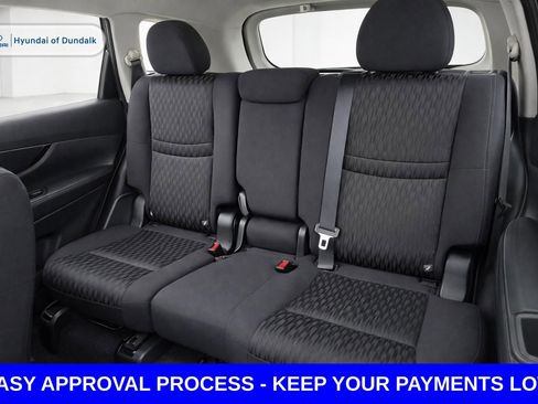 Used 2019 Nissan Rogue SV AWD/4WD image 16