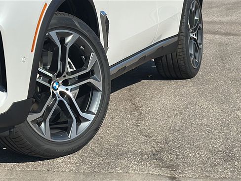 New 2026 BMW X5 xDrive40i image 3