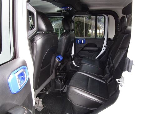 Used 2020 Jeep Gladiator Overland w/ Cold Weather Group image 23