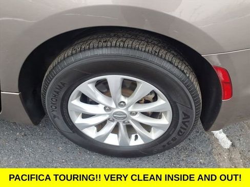 Used 2018 Chrysler Pacifica Touring-L w/ Advanced Safetytec Group image 9
