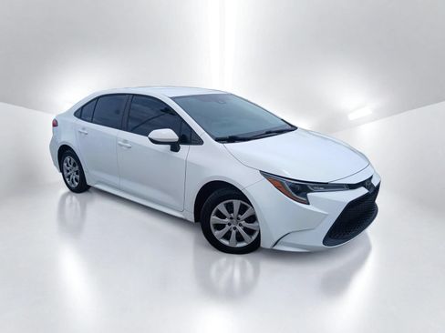 Used 2020 Toyota Corolla LE FWD image 1