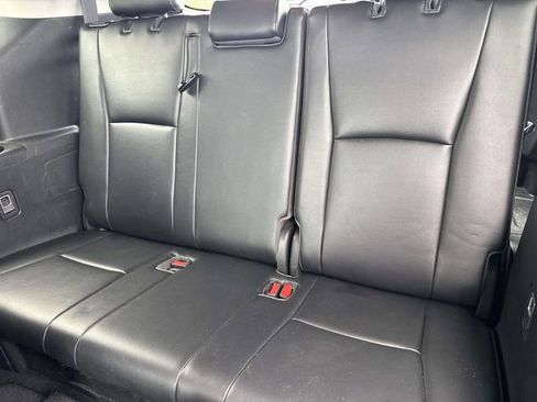 Used 2022 Toyota Highlander XLE FWD image 15