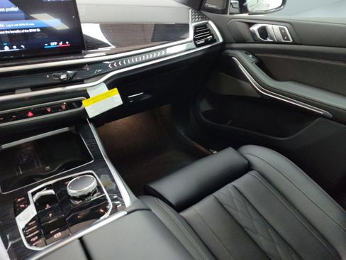 Used 2026 BMW X5 xDrive40i w/ M Sport Package image 23