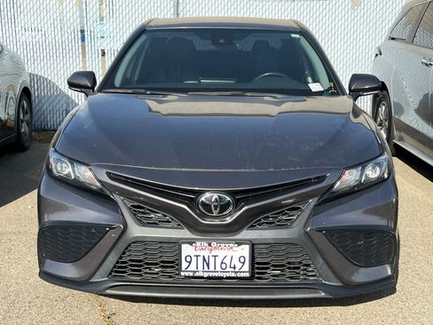 Used 2022 Toyota Camry SE image 2