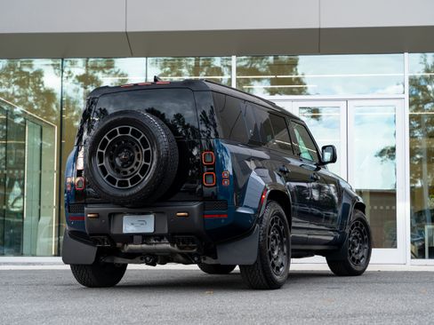 Used 2026 Land Rover Defender 110 OCTA image 5